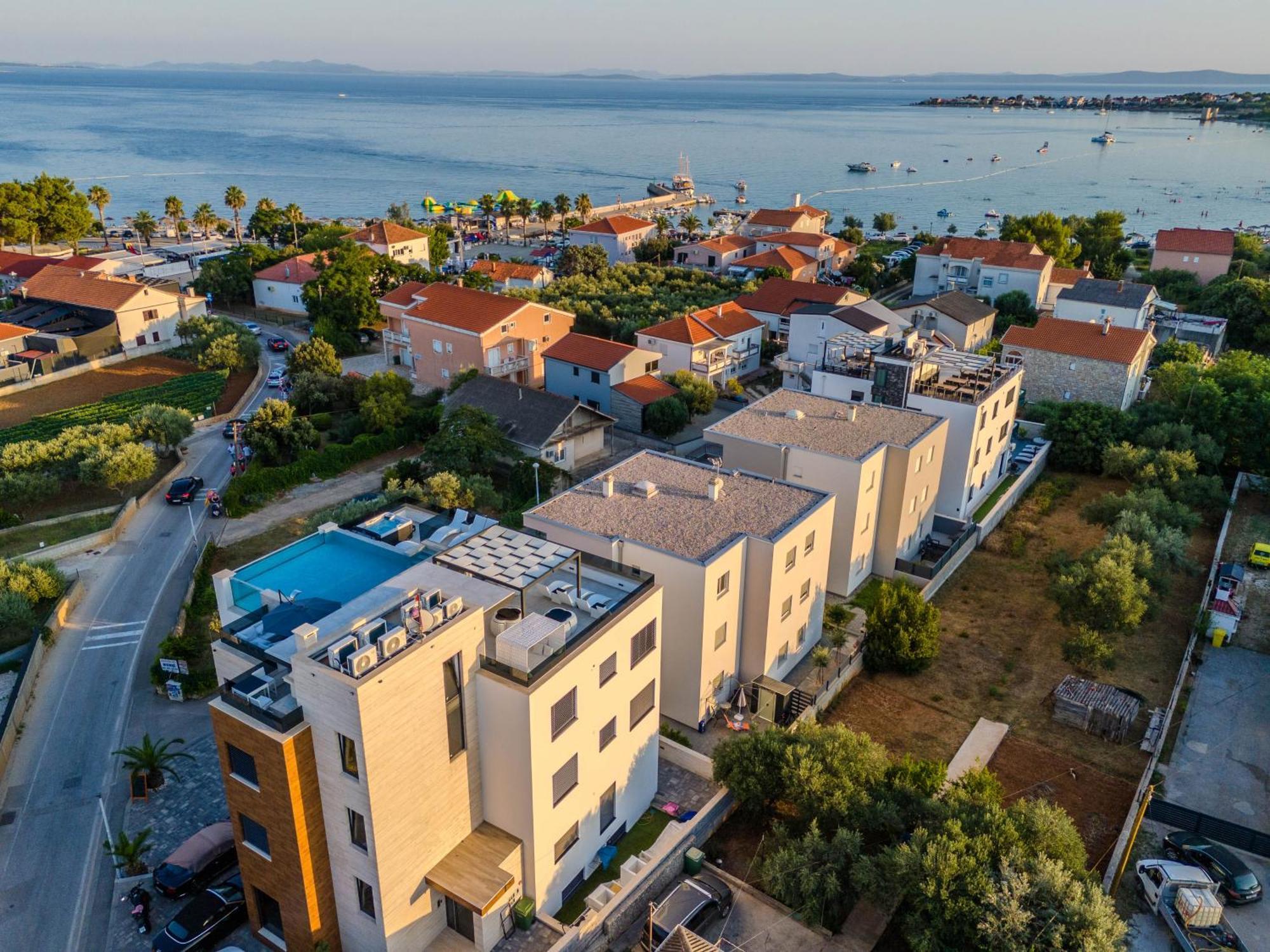 Grandpalazzo Apartments Vir Ngoại thất bức ảnh